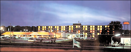 Howard Johnson's Motor Lodge and Restaurant Des Moines, Iowa